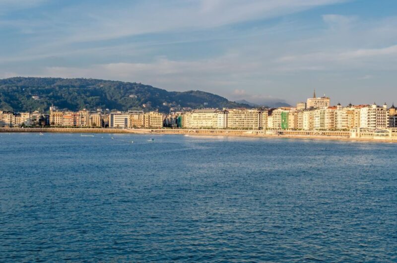 San Sebastian: Express Walk with a Local in 60 minutes - San Sebastian: Express Walk with a Local in 60 Minutes