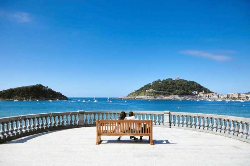San Sebastian: Express Walk with a Local in 60 minutes - Food and Drink Tips from a Local Perspective