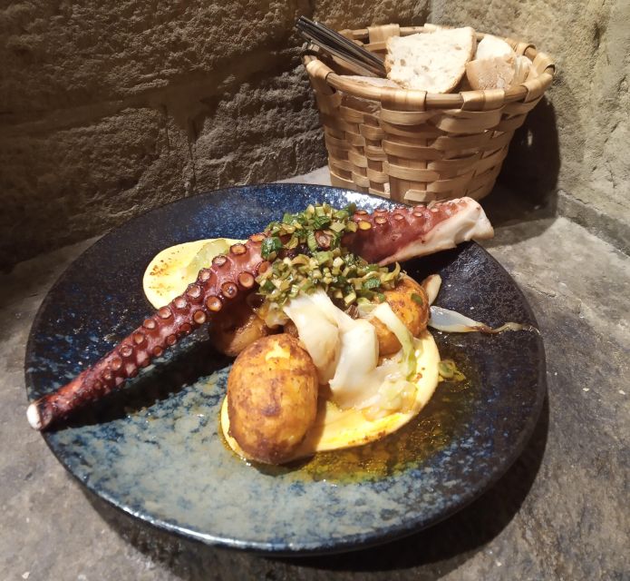 San Sebastian: Guided Txikiteo Experience - Logistics and Group Experience