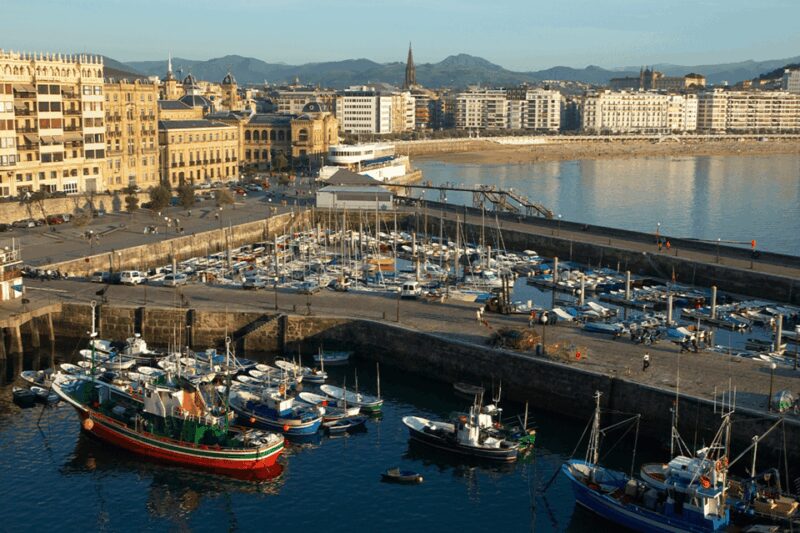 San Sebastian: Guided Walking Tour with Pintxo and Drink - Practical Details: Meeting Point, Group Size, and Accessibility
