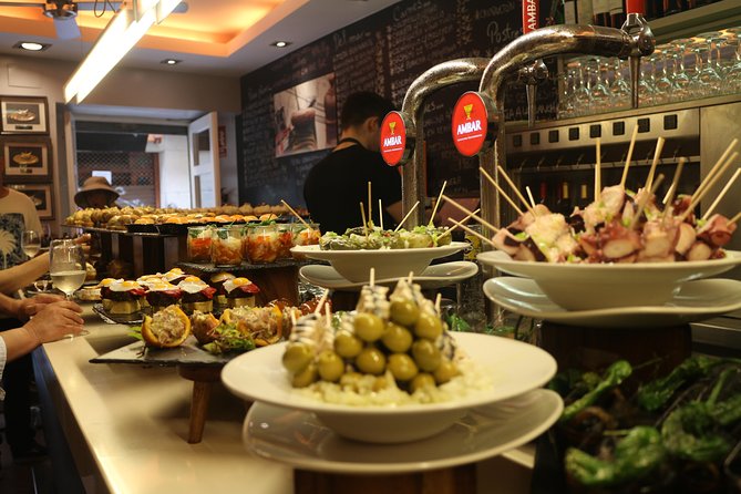 San Sebastián Market & Lunch Tour with Basque Bites - Exploring San Sebastián’s Old Town Streets