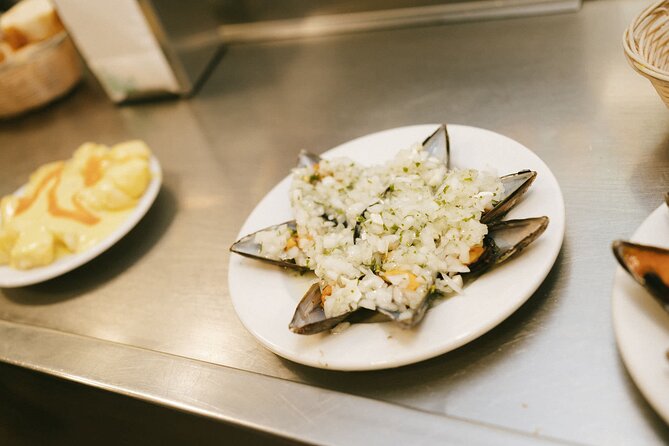 San Sebastian Old Town Pintxos & Wine Tour Small Group Tour - Key Points