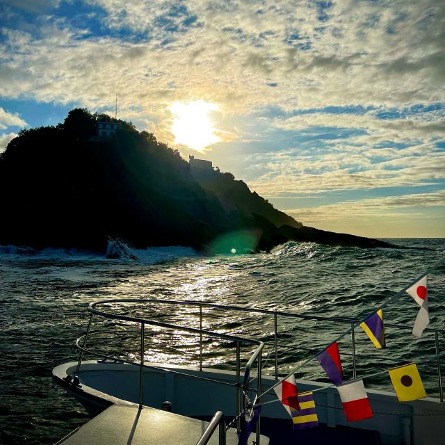 San Sebastian: Panoramic Catamaran Tour of the Bay and Coast - Highlighting the Iconic Landmarks from the Sea