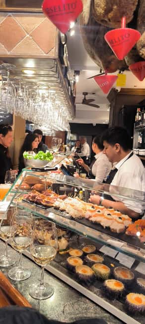 San Sebastian: Pintxo Tour with Wine and Ex-Chef Guide - Discover the Flavors of San Sebastian with an Ex-Chef as Your Guide