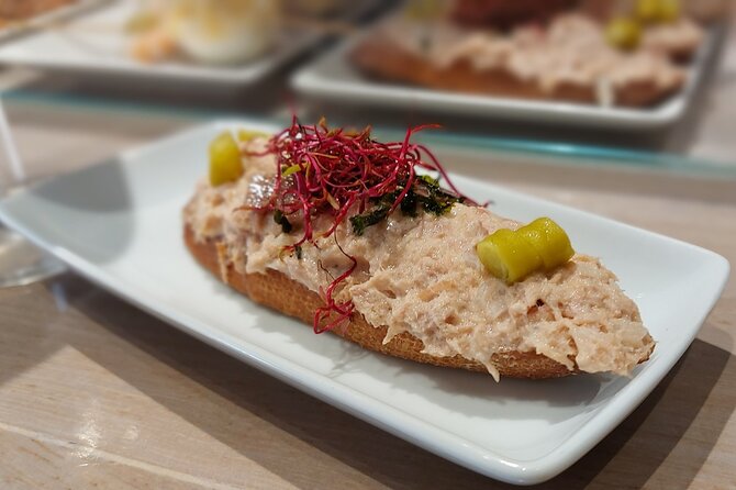 San Sebastián Pintxos Tour: Delicious Food, Drinks & Ambience - Timing, Pacing, and Group Size