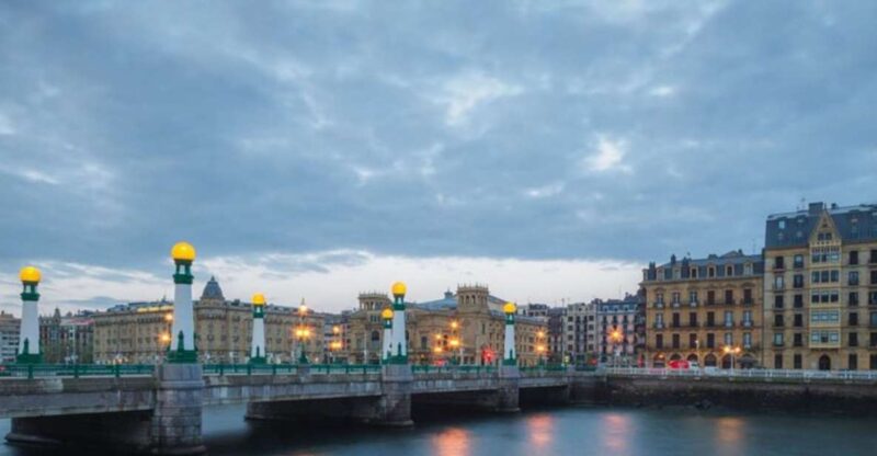 San Sebastian: Private custom walking tour with a guide - Top Sights and Areas Covered in the Tour