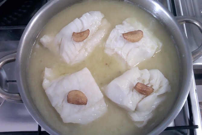 San Sebastián Private Food-Historical tour & meal at a Gastronomy Club - Visiting a Traditional Sociedád Gastrónomica: A Private Men’s Cooking Club