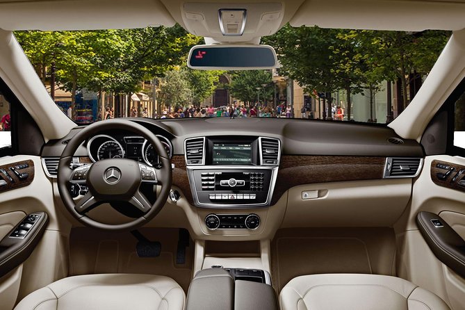 San Sebastián Private Transfer from the city centre to San Sebastián Airport - Reliability and Customer Satisfaction