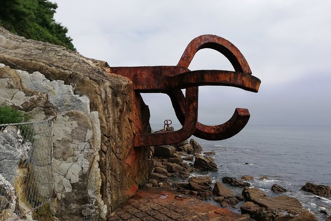 San Sebastian SIGHTSEEING and PINTXOS - Private Cultural & Gastronomic Adventure - The Art and Significance of Eduardo Chillida’s Peine del Viento