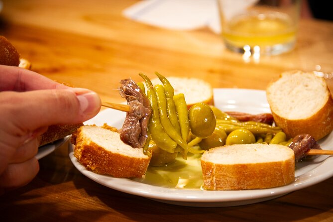 San Sebastian Walking Food Tour With Secret Food Tours - The Guide’s Expertise and Storytelling Style