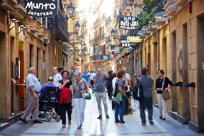 San Sebastian Walking Tour with Pintxo and Drink - Walking Through San Sebastian’s Historic Old Town