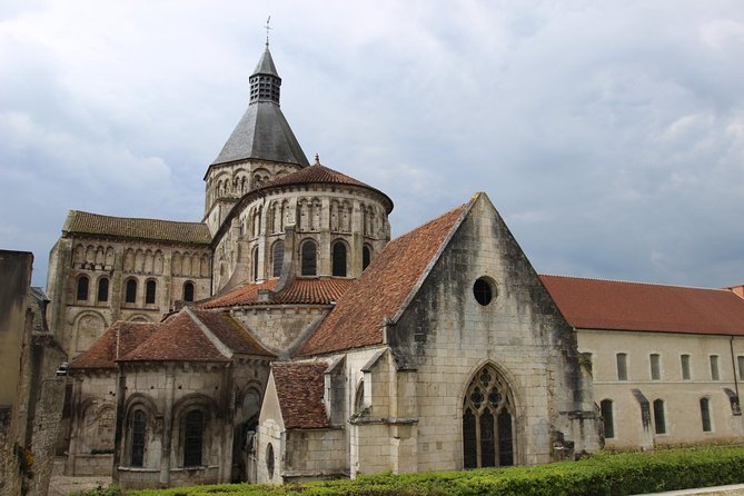 Sancerre & Pouilly-Fumé Wine Tour with Local Goats' Cheese and the River Loire - Visiting Charité-sur-Loire and Its 12th-Century Priory
