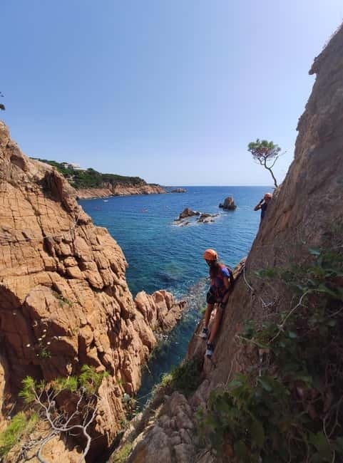Sant Feliu de Guíxols: Guided tour of the Cala del Molí Via Ferrata - The Guide: Expertise and Support