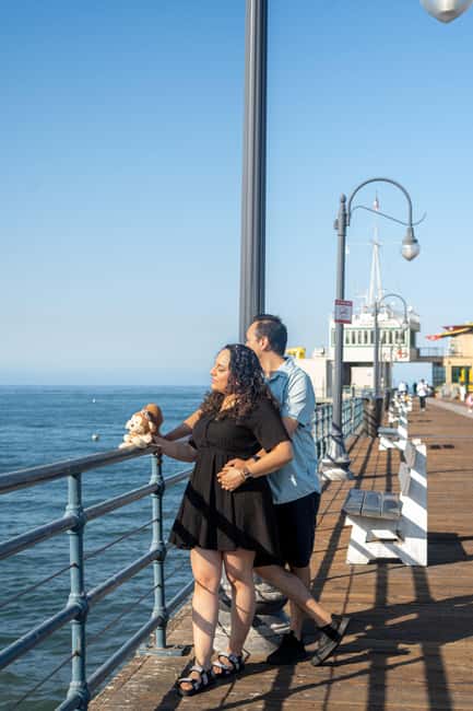 Santa Monica: Photoshoot with Edited Images - Classic Santa Monica Pier as a Photo Backdrop