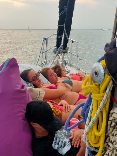 Santa Pola: Sail to Tabarca, snorkel, and enjoy sunset with a tasting - Snorkeling in the Nature Reserve