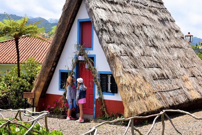 Santana / Typical Houses Tour - Exploring Camacha: Wicker and Cane Craftsmanship