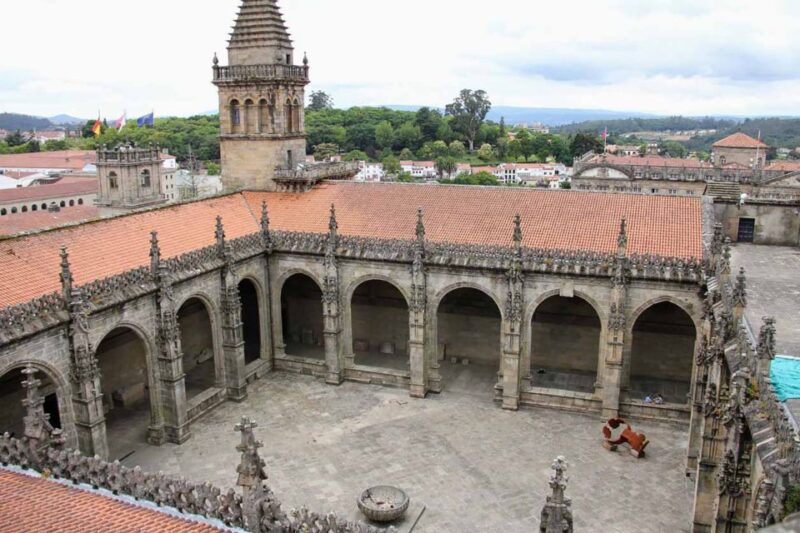 Santiago: Cathedral & Museum Tour + Pórtico of Glory Option - Expert Guides and Customer Satisfaction