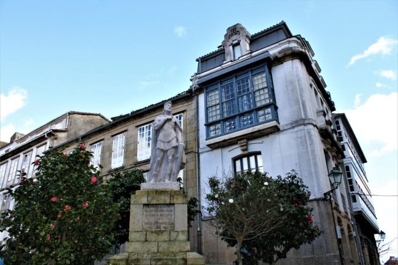Santiago de Compostela: 4hours tour with everything included - Visiting the Portico of Glory: A Romanesque Masterpiece