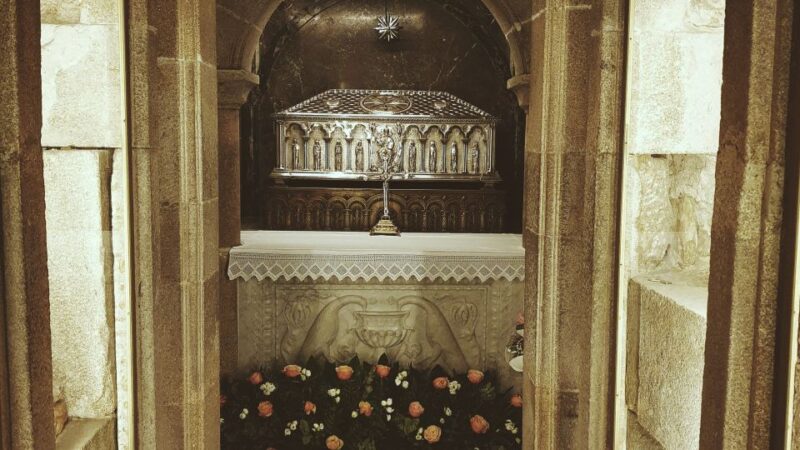 Santiago de Compostela: Cathedral & Museum Private Tour - Exploring the Cathedral of Santiago de Compostela