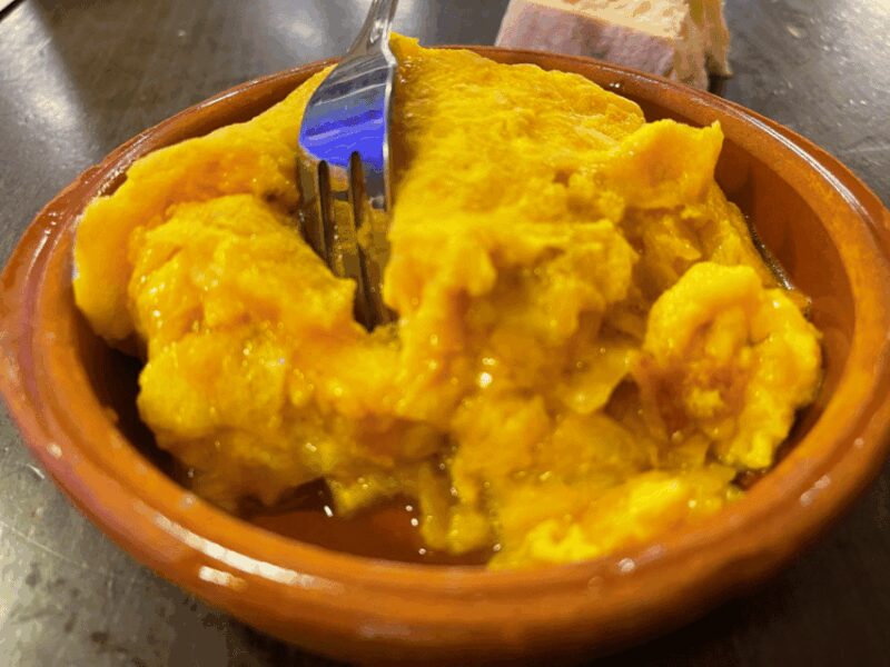 Santiago de Compostela: City tour and typical galician meal - Key Points