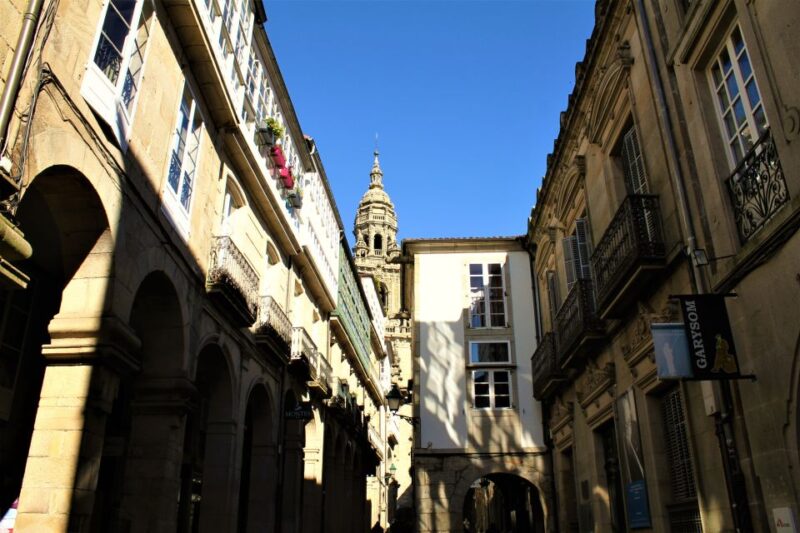 Santiago de Compostela: City tour and typical galician meal - Coffee Break at Cafe Casino with Chocolate Cake