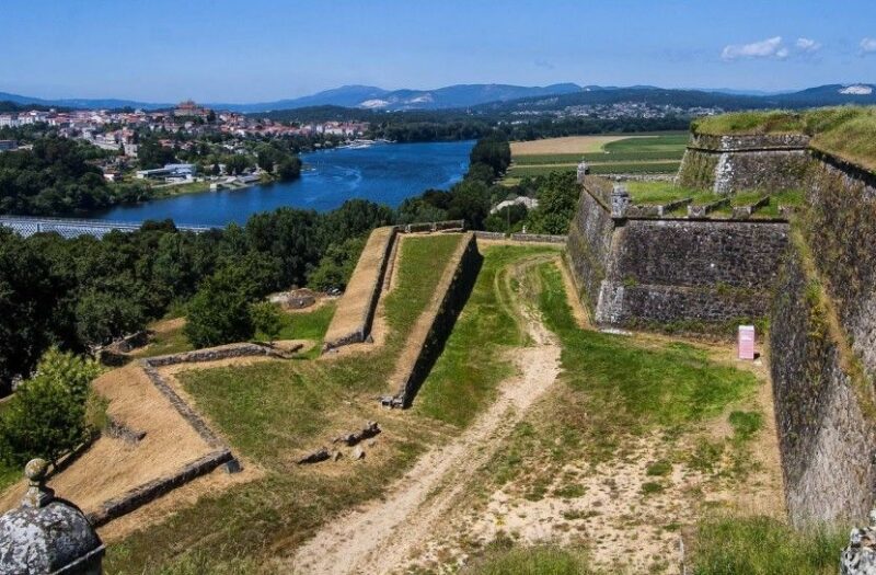 Santiago de Compostela Full-Day Tour From Porto - Key Points