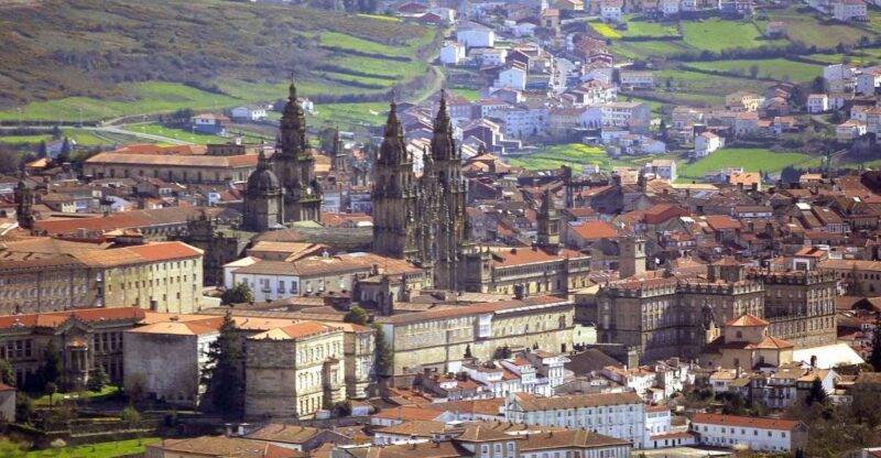 Santiago de Compostela Private Tour from Lisbon - Exploring Santiago de Compostela’s Historic Center