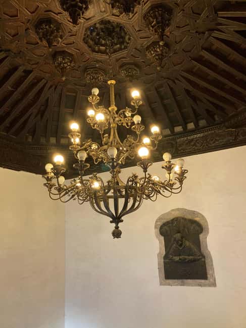 Santiago de Compostela: Urban and Heritage Tour - Discovering the Pazo de Fonseca and Its Upper Cloister