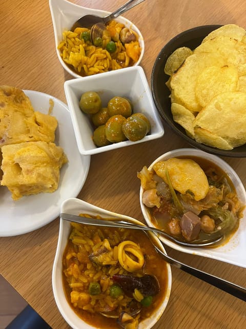 Santiago: Guided Foodie Tour with Drinks, Tapas & Live Music - Live Music and Evening Atmosphere