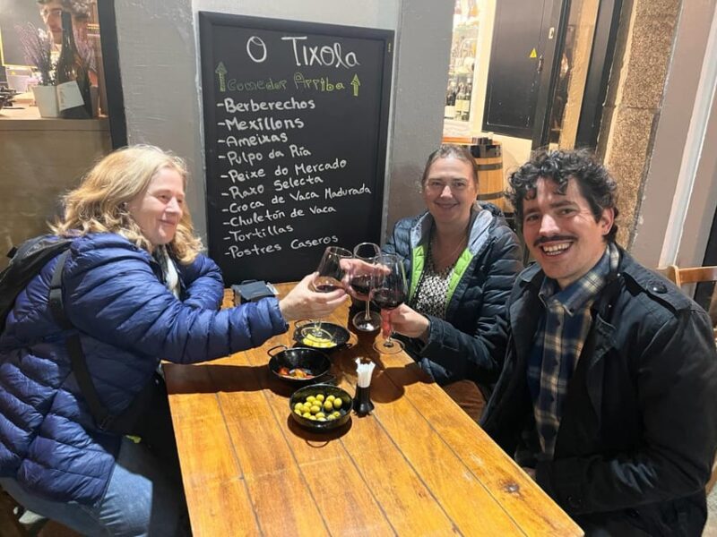 Santiago: Guided Foodie Tour with Drinks, Tapas & Live Music - Practical Details: Meeting Points, Pacing, and Accessibility
