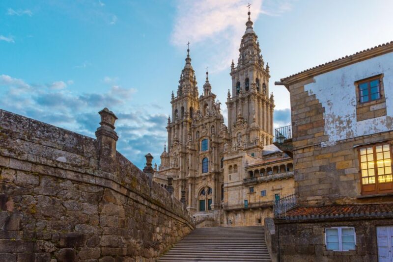 Santiago: Historic Walking Tour and Highlights - Discover Santiago’s Historic Heart in a 1.5-Hour Guided Walk