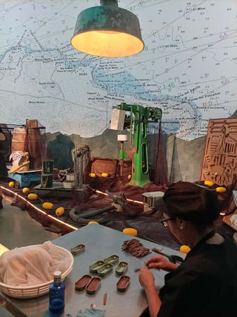 Santoña: Anchovy Art Gallery with Fishing Port and Market - Navigating the Tour: Logistics and Group Experience