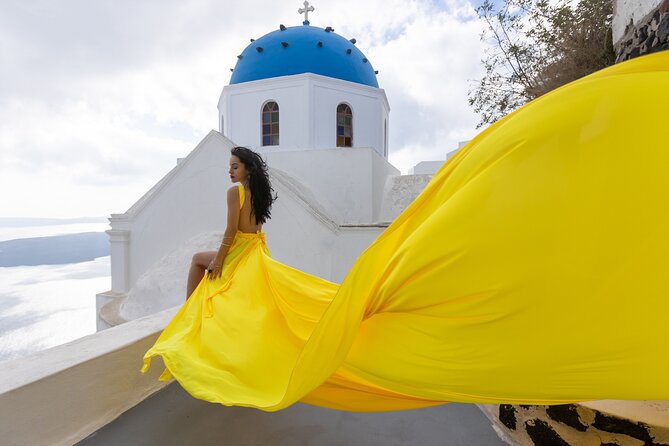 Santorini 2hrs Flying Dress Photoshoot with Transportation - Dress Options and Personalization