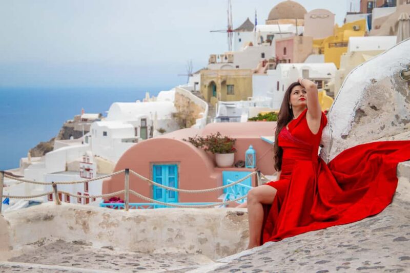 Santorini: 40-minute Photoshoot in Oia - Timing and Crowd Management