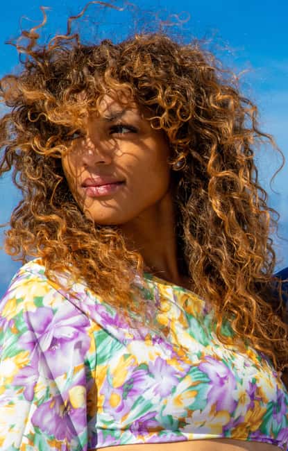 Santorini: 40-minute Photoshoot in Oia - Post-Session Refreshments at Foodini