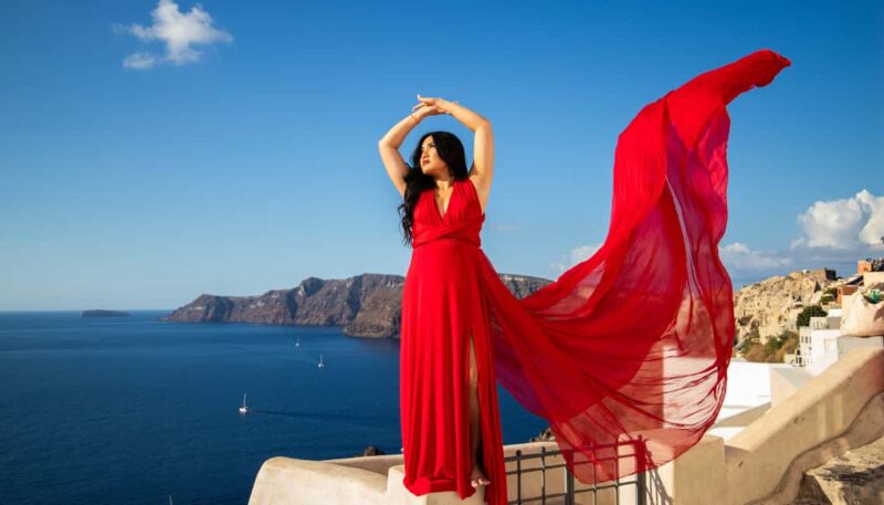 Santorini: 40-minute Photoshoot in Oia - Who Will Love This Experience?