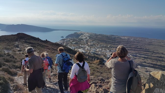 Santorini: 4hr Small Group Caldera Hike from Fira to Oia - Practical Aspects: Meeting Point and Group Size