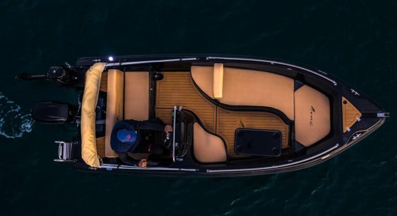 Santorini Boat Cruise -License Free- - The Experience of the Crew and Equipment