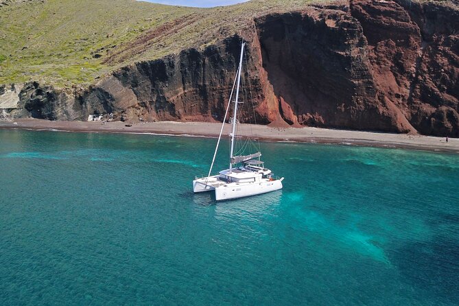 Santorini: Caldera Luxury Catamaran Cruise with Meal & Drinks - Savor a Greek Barbecue with Top-Quality Ingredients
