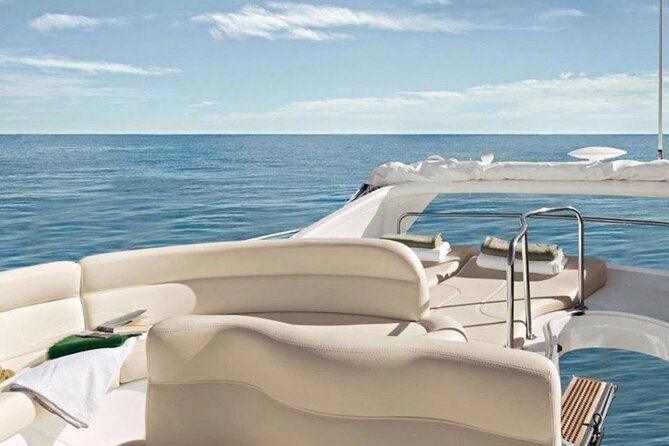 Santorini Caldera: Private Flybridge Yacht Experience - Key Points