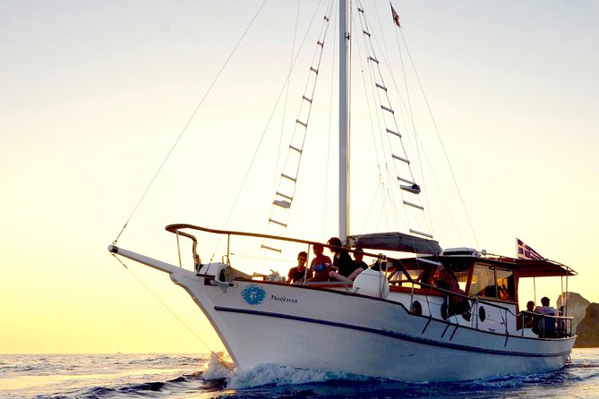 Santorini Caldera Sunset Traditional Cruise with Meal and Drinks - The Experience of the Crew and Atmosphere