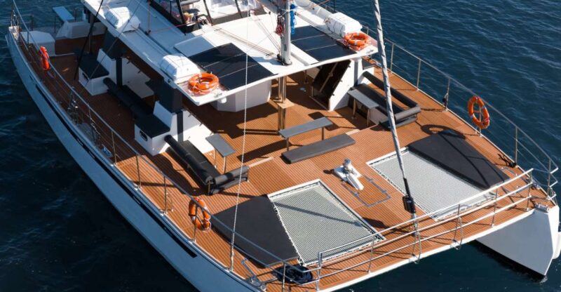 Santorini: Catamaran Caldera Cruise with Meal and Drinks - Drinks and Bar Service During the Cruise