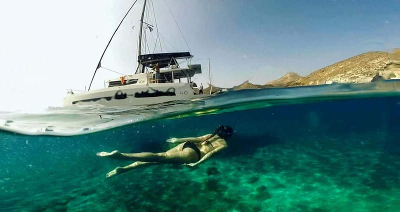 Santorini: Catamaran Cruise with Fresh Meal & Open Bar - Discover Santorinis Iconic Coastline and Volcano from the Water