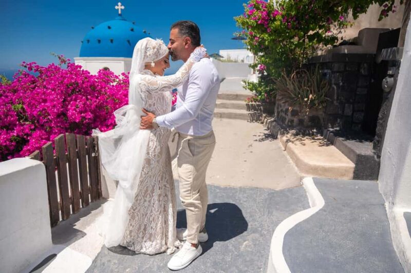 Santorini: Couple Family Photoshoot with Pickup - Locations: Oia, Imerovigli, and Fira