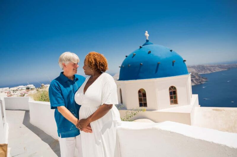 Santorini: Couple Family Photoshoot with Pickup - The Photography Style and Delivery