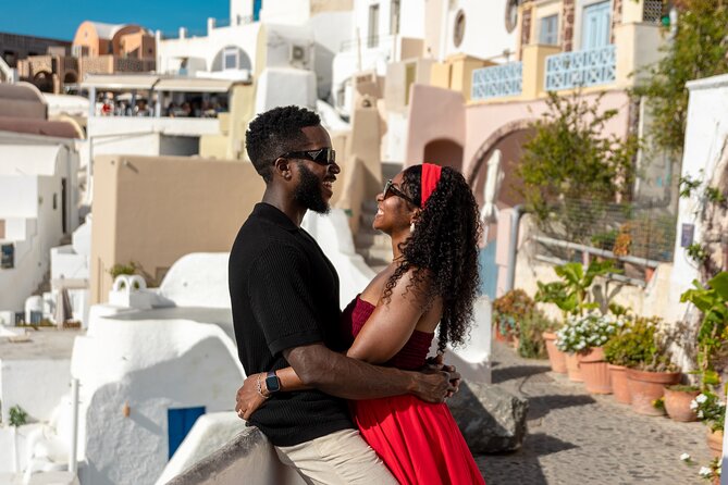 Santorini couple photoshoot with 50 edited photos! - Key Points