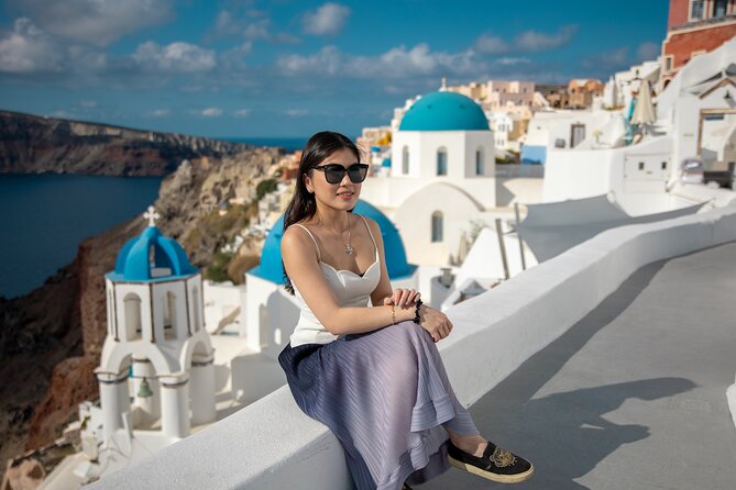 Santorini couple photoshoot with 50 edited photos! - The Role of Gesti: The Photographer