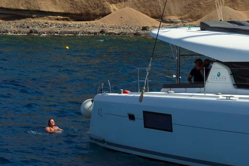 Santorini: Exclusive Private Cruise for a Luxurious Escape - Food and Drinks on Board: Greek Flavors and Refreshing Beverages