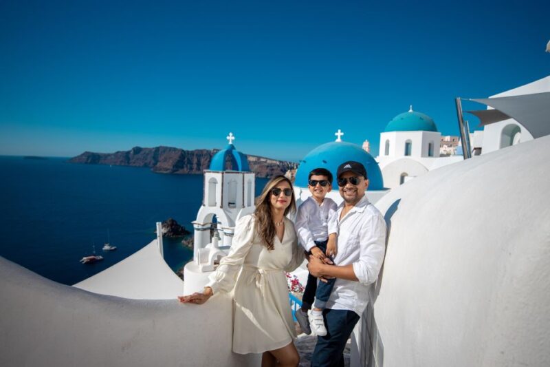 Santorini Family Photoshoot (Oia Village) - Scenic Photoshoot on Santorini’s Cliffs in Oia Village
