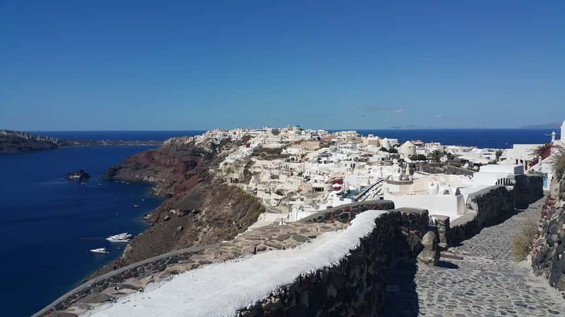 Santorini: Fira to Oia Caldera Hike with Guide - Physical Requirements and Accessibility